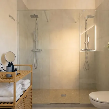 Appartement 221 District, Al Colosseo