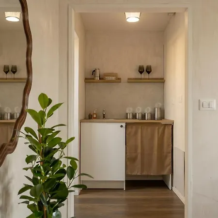 Apartment 221 District, Al Colosseo Rome