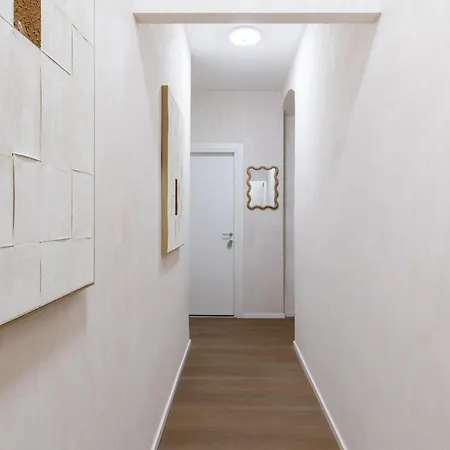 Apartament 221 District, Al Colosseo *